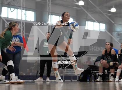 Thumbnail 2 in Port Neches-Groves vs. Franklin (Legends Invitational) photogallery.