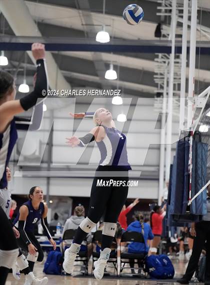 Thumbnail 2 in Port Neches-Groves vs. Franklin (Legends Invitational) photogallery.