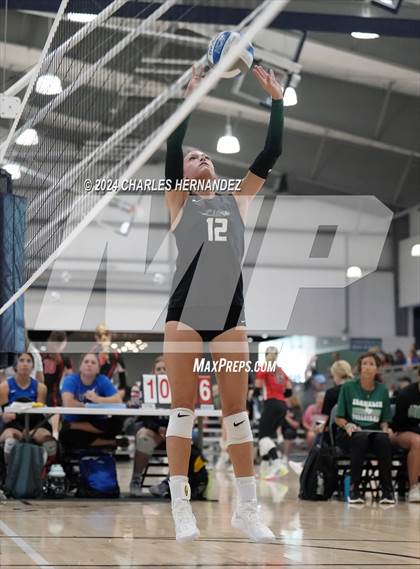 Thumbnail 1 in Port Neches-Groves vs. Franklin (Legends Invitational) photogallery.