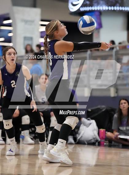 Thumbnail 2 in Port Neches-Groves vs. Franklin (Legends Invitational) photogallery.