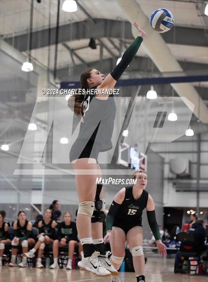 Thumbnail 3 in Port Neches-Groves vs. Franklin (Legends Invitational) photogallery.