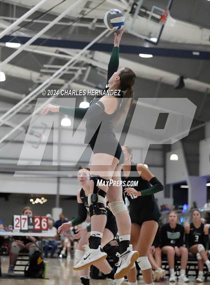 Thumbnail 2 in Port Neches-Groves vs. Franklin (Legends Invitational) photogallery.