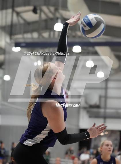 Thumbnail 1 in Port Neches-Groves vs. Franklin (Legends Invitational) photogallery.