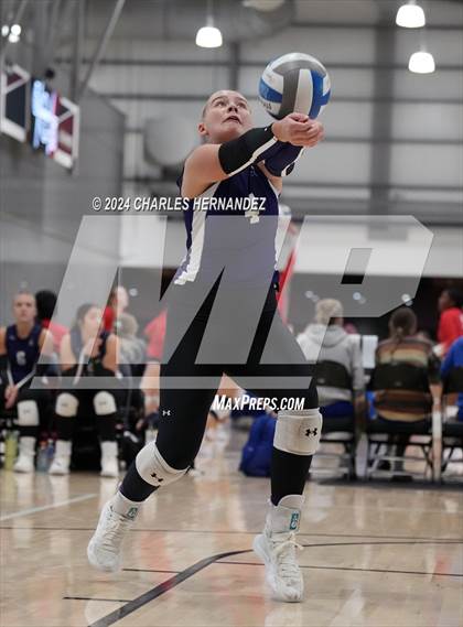Thumbnail 2 in Port Neches-Groves vs. Franklin (Legends Invitational) photogallery.