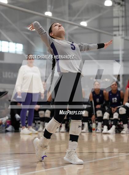 Thumbnail 1 in Port Neches-Groves vs. Franklin (Legends Invitational) photogallery.