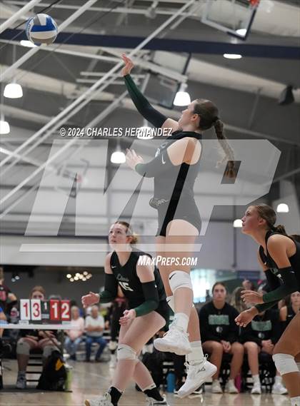 Thumbnail 2 in Port Neches-Groves vs. Franklin (Legends Invitational) photogallery.