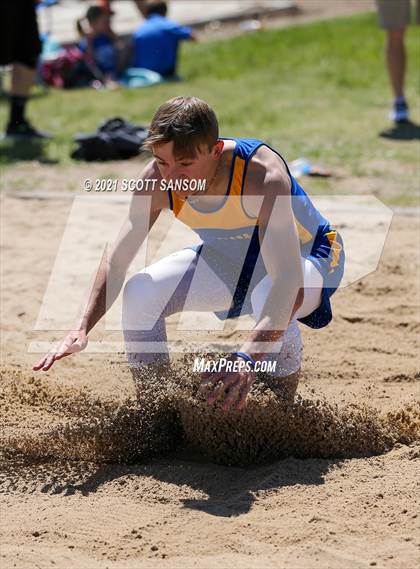 Thumbnail 3 in Logan Invitational Track Meet photogallery.