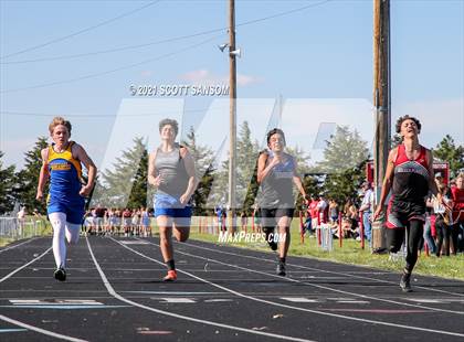 Thumbnail 1 in Logan Invitational Track Meet photogallery.