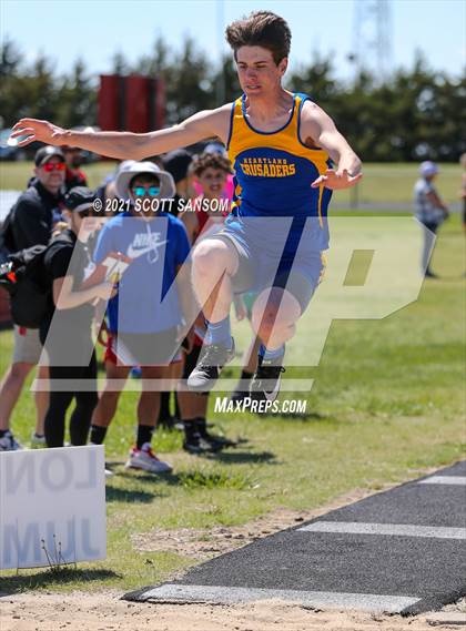 Thumbnail 3 in Logan Invitational Track Meet photogallery.