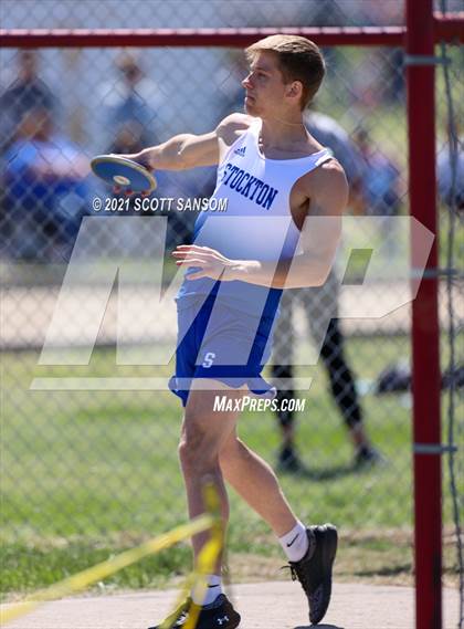 Thumbnail 1 in Logan Invitational Track Meet photogallery.