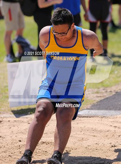 Thumbnail 1 in Logan Invitational Track Meet photogallery.