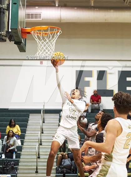 Thumbnail 3 in Santa Fe Catholic vs Fleming Island (Battle For the Island) photogallery.