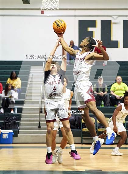 Thumbnail 3 in Santa Fe Catholic vs Fleming Island (Battle For the Island) photogallery.