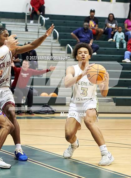 Thumbnail 1 in Santa Fe Catholic vs Fleming Island (Battle For the Island) photogallery.