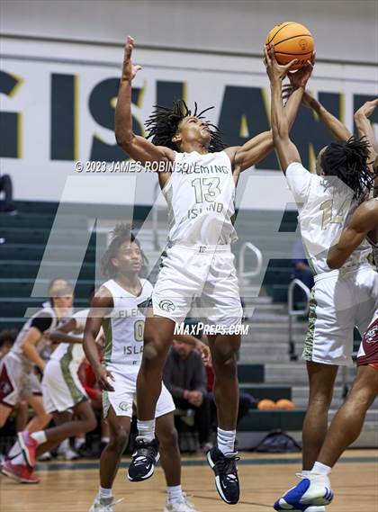 Thumbnail 2 in Santa Fe Catholic vs Fleming Island (Battle For the Island) photogallery.