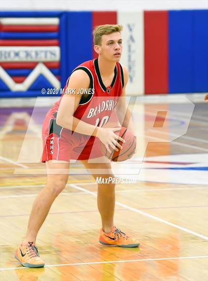 Thumbnail 2 in Moon Valley vs. Bradshaw Mountain (AIA 4A Play-In Playoff) photogallery.