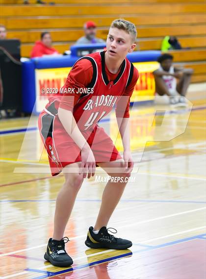 Thumbnail 2 in Moon Valley vs. Bradshaw Mountain (AIA 4A Play-In Playoff) photogallery.