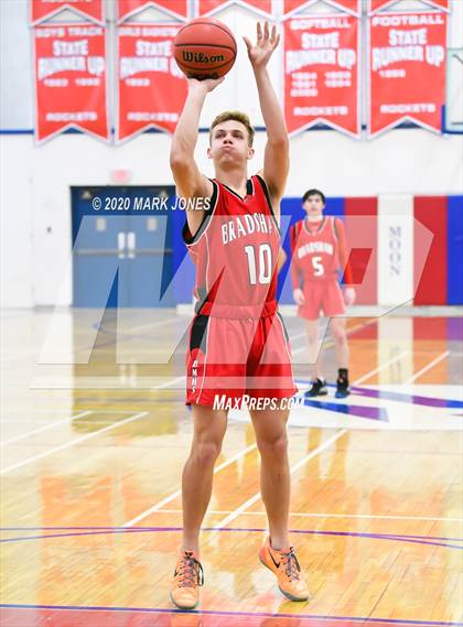 Thumbnail 1 in Moon Valley vs. Bradshaw Mountain (AIA 4A Play-In Playoff) photogallery.