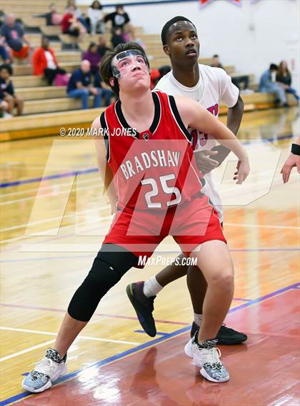 Thumbnail 2 in Moon Valley vs. Bradshaw Mountain (AIA 4A Play-In Playoff) photogallery.