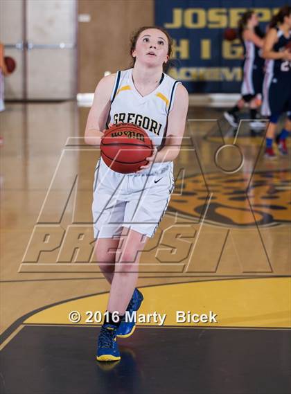Thumbnail 1 in Gregori vs Beyer photogallery.