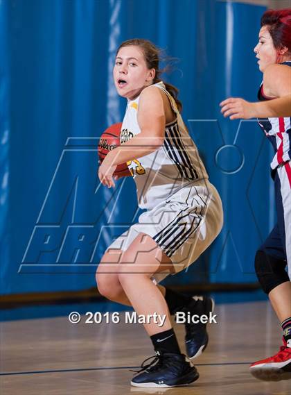 Thumbnail 1 in Gregori vs Beyer photogallery.