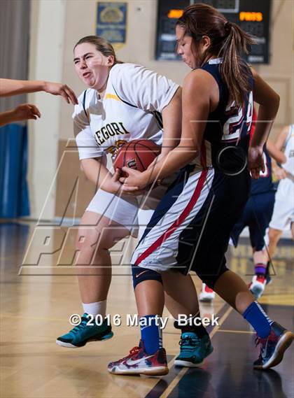 Thumbnail 2 in Gregori vs Beyer photogallery.