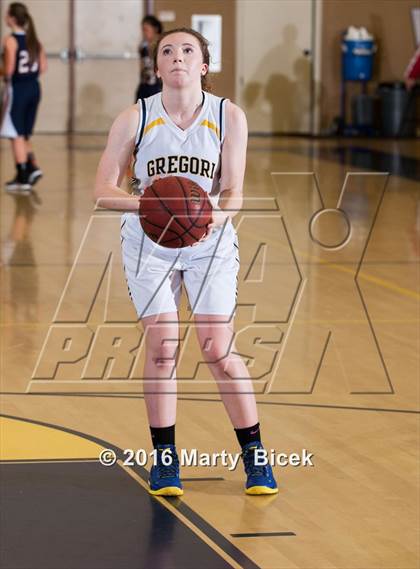 Thumbnail 2 in Gregori vs Beyer photogallery.