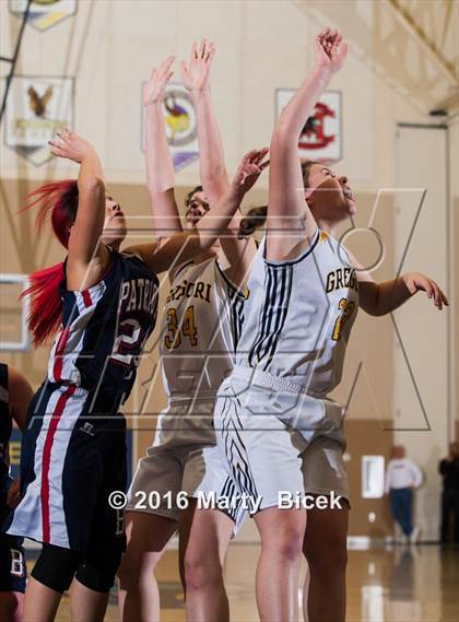 Thumbnail 2 in Gregori vs Beyer photogallery.