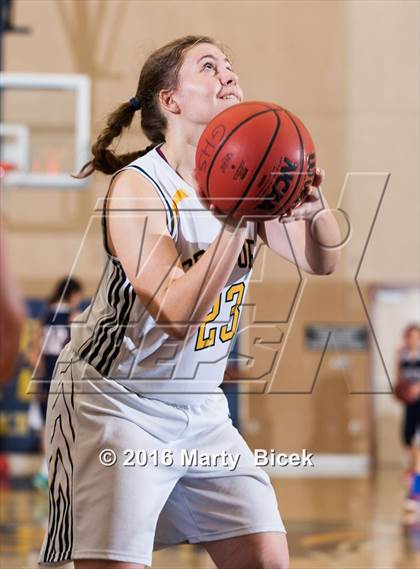 Thumbnail 3 in Gregori vs Beyer photogallery.
