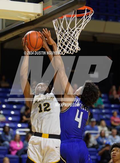 Thumbnail 2 in Fort Bend Marshall vs. King (Houston Methodist Cy Hoops Invitational) photogallery.