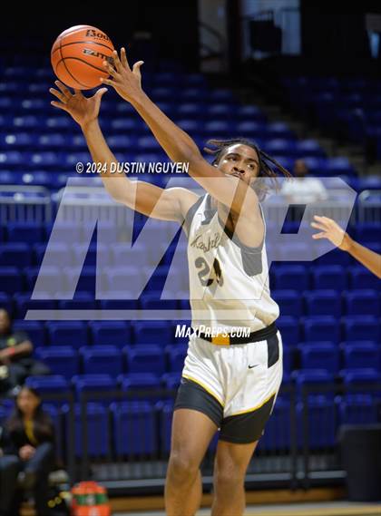 Thumbnail 1 in Fort Bend Marshall vs. King (Houston Methodist Cy Hoops Invitational) photogallery.