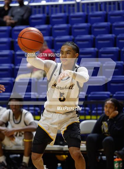 Thumbnail 3 in Fort Bend Marshall vs. King (Houston Methodist Cy Hoops Invitational) photogallery.