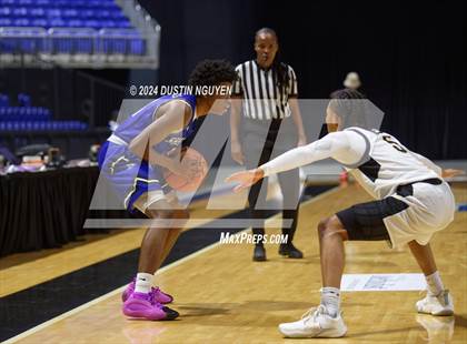 Thumbnail 3 in Fort Bend Marshall vs. King (Houston Methodist Cy Hoops Invitational) photogallery.