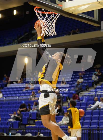 Thumbnail 2 in Fort Bend Marshall vs. King (Houston Methodist Cy Hoops Invitational) photogallery.