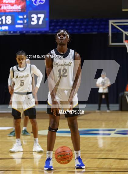 Thumbnail 3 in Fort Bend Marshall vs. King (Houston Methodist Cy Hoops Invitational) photogallery.