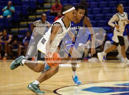 Thumbnail 3 in Fort Bend Marshall vs. King (Houston Methodist Cy Hoops Invitational) photogallery.