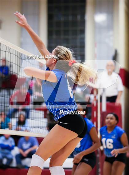 Thumbnail 2 in Hendrick Hudson vs. Cornwall Central (NYSPHSAA Class A Regional Semifinal) photogallery.