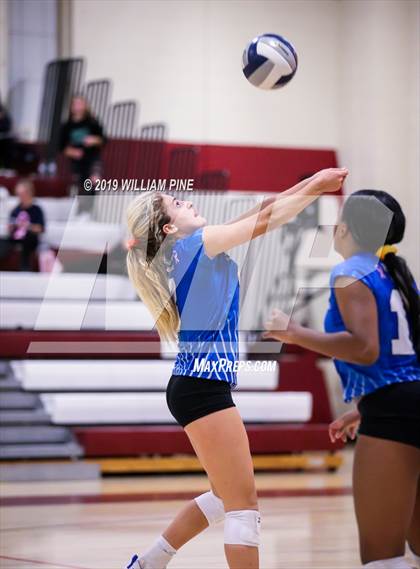 Thumbnail 3 in Hendrick Hudson vs. Cornwall Central (NYSPHSAA Class A Regional Semifinal) photogallery.