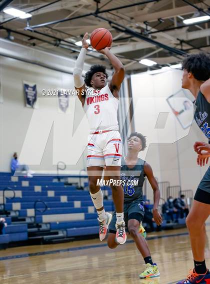 Thumbnail 2 in Villa Angela-St. Joseph vs. Lutheran East photogallery.