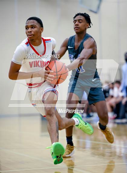 Thumbnail 1 in Villa Angela-St. Joseph vs. Lutheran East photogallery.
