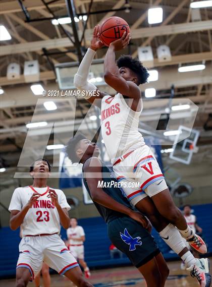 Thumbnail 3 in Villa Angela-St. Joseph vs. Lutheran East photogallery.