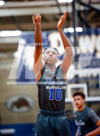 Thumbnail 2 in Villa Angela-St. Joseph vs. Lutheran East photogallery.