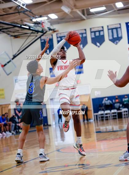 Thumbnail 2 in Villa Angela-St. Joseph vs. Lutheran East photogallery.