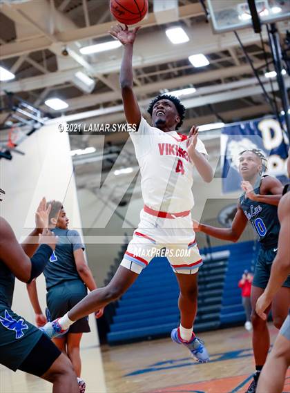 Thumbnail 3 in Villa Angela-St. Joseph vs. Lutheran East photogallery.