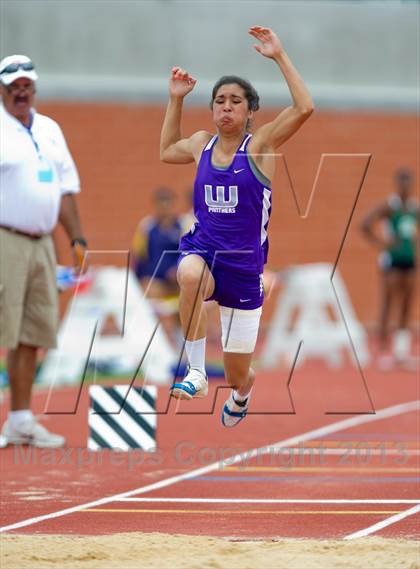 Thumbnail 3 in UIL Region 4 Regional Track & Field photogallery.