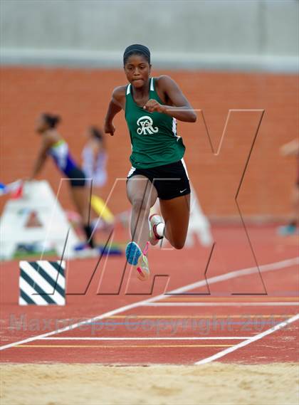 Thumbnail 2 in UIL Region 4 Regional Track & Field photogallery.
