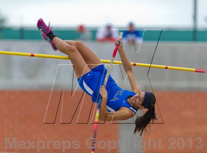 Thumbnail 3 in UIL Region 4 Regional Track & Field photogallery.