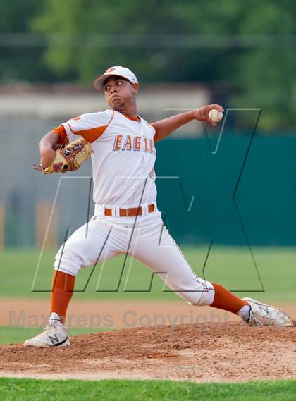 Thumbnail 2 in Sharyland vs. Eagle Pass (UIL 5A Region IV Regional Quarterfinal Playoff) photogallery.