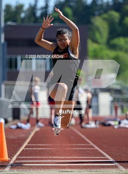 Thumbnail 2 in Newport - Bellevue vs Juanita (Long Jump) photogallery.
