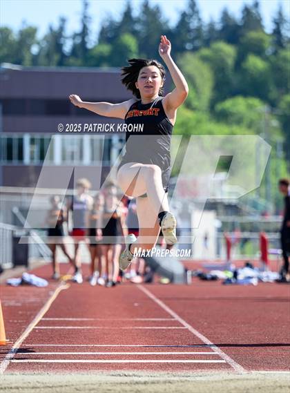 Thumbnail 2 in Newport - Bellevue vs Juanita (Long Jump) photogallery.
